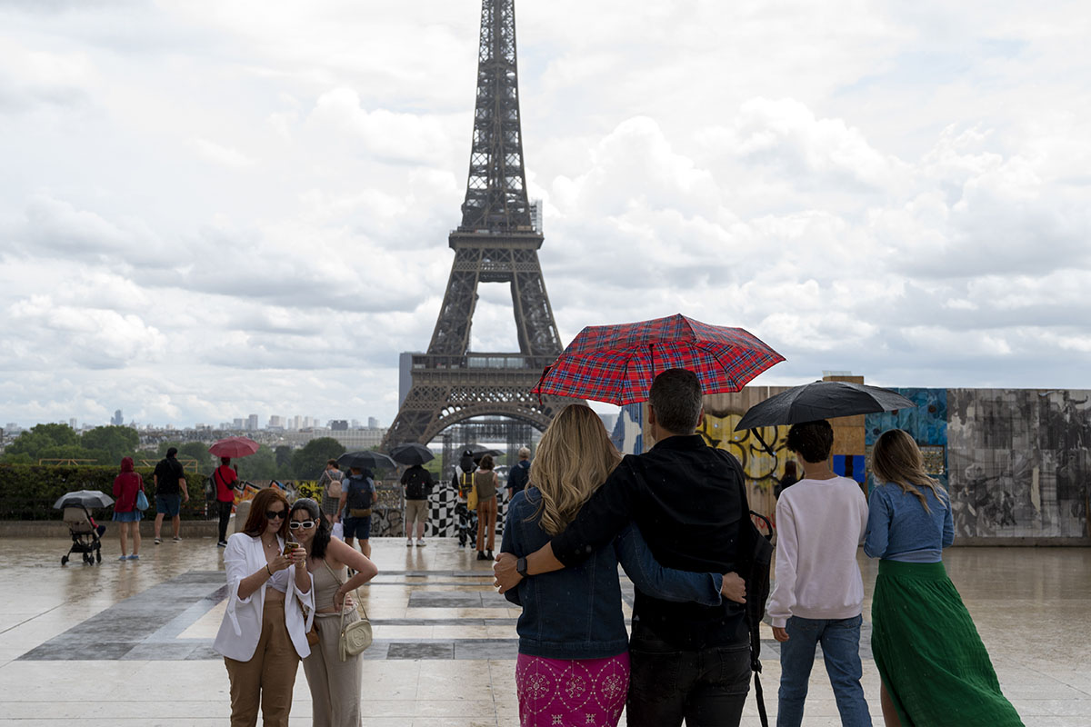 PARIS STREET STORIES 2